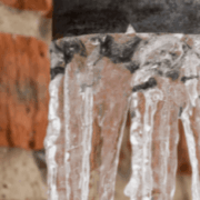 emergency plumbsin service frozen pipes hero